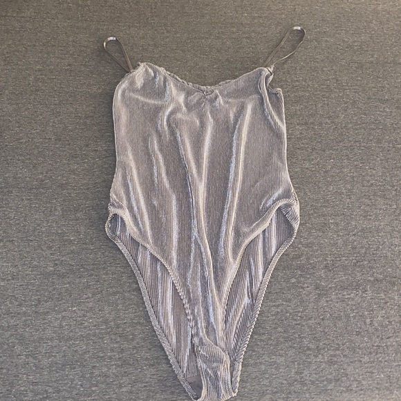 Beautiful light gray ribbed body suit - Picture 1 of 2